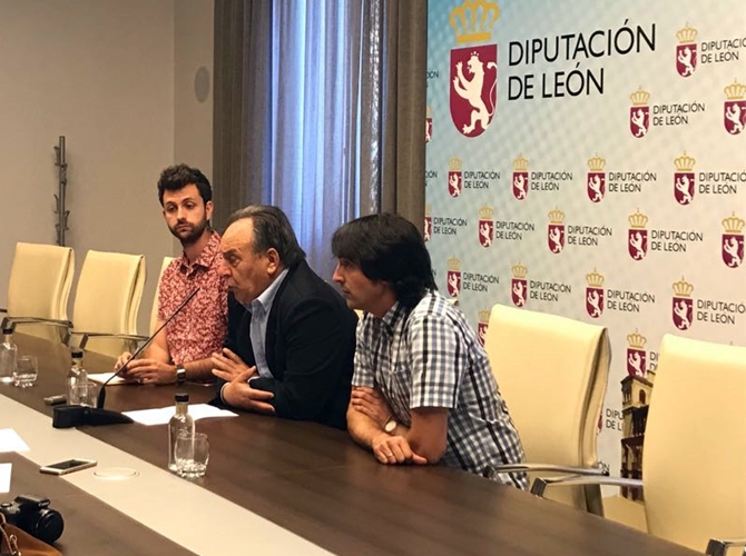 Javier Martínez (I) y Javier Lagartos (D) en un momento de la presentación
