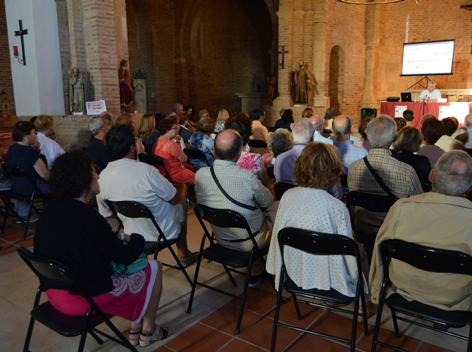 La ponencia se desarroll&oacute; en la iglesia de San Tirso