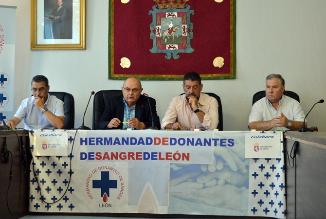 Momento del acto presidido por el alcalde de Sahagún, Lisandro García