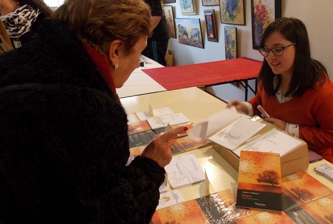 &quot;He vendido mis libros en la feria de Santa Cecilia que se celebra en mi pueblo (Cea, Le&oacute;n), entre vinos, quesos y cecinas&quot;
