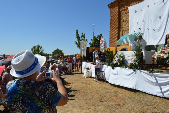 La ermita de San Miguel sirvi&oacute; de escenario para los actos religiosos