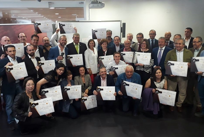 Pilar Carvajal, en el centro de la imagen, junto al resto de ganadores