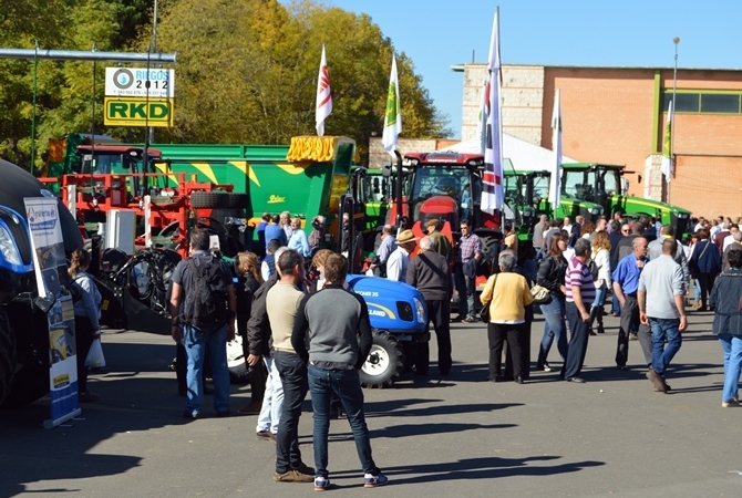 La Feria de San Simón de Sahagún, instalada nuevamente en el Pabellón Municipal de los Deportes