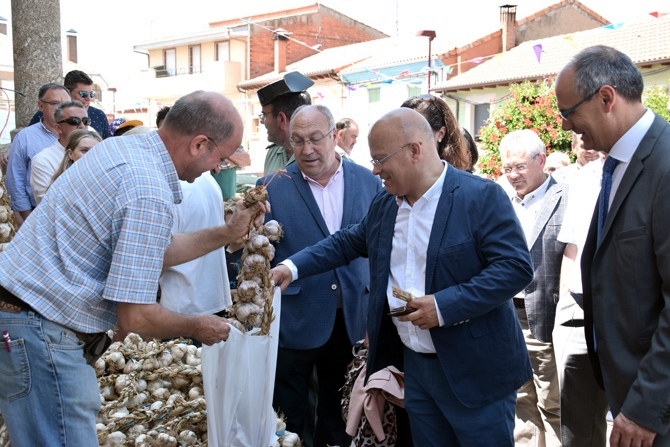 Sánchez Samartino, en la Feria del Ajo de Santa Marina. Imagen: Astorga RedAcción