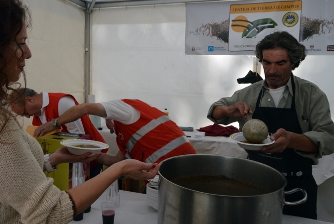 La degustación de lentejas es ya todo un clásico de la feria