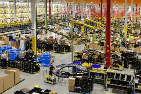 Imagen, de archivo, de un centro logístico de Amazon