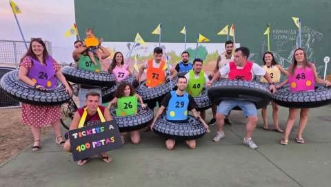 Villamoratiel inicia una nueva tradición entre risas, picoteo y karaoke