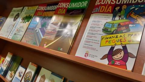 Las Grañeras acoge una charla sobre los derechos del cliente bancario