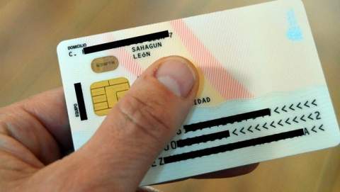 Funcionarios del equipo móvil de la oficina de expedición del DNI se desplazan a Sahagún