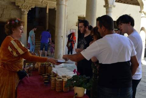 Imagen, de archivo, del mercado temático de verano de Grajal