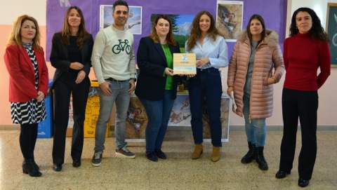 Autoridades y docentes, esta mañana, en el CEIP Fray Bernardino