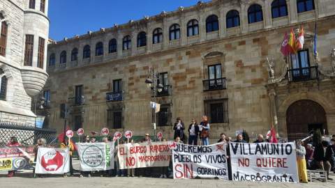 Clamor provincial frente a Casa Botines contra los macroproyectos que amenazan el territorio rural