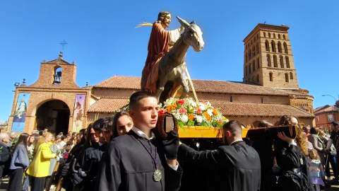 Sahagún despierta su devoción con el aroma del laurel