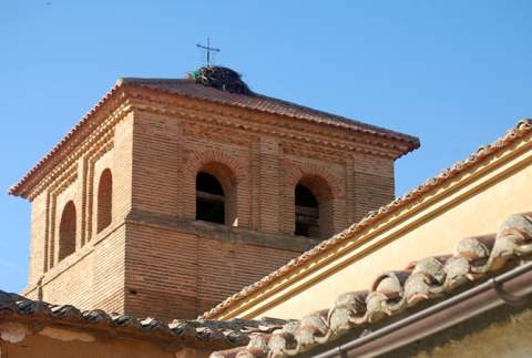 Detalle de la torre de la iglesia de Calzadilla