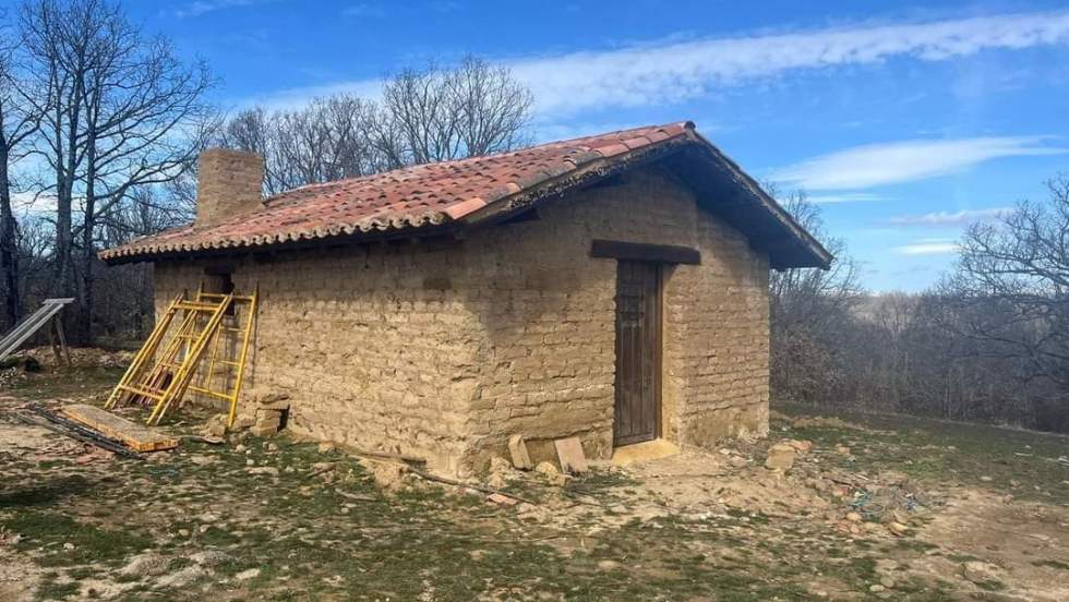 Villamartín inaugura el 'chozo de La Cota', un antiguo refugio pastoril restaurado por voluntarios