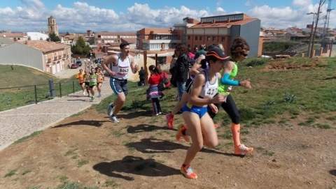 Cerca de dos centenares de atletas se convocan en la XI Carrera Popular Sahagún Mudéjar