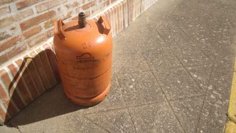 Número de Butano y Carbónicas: 987 27 64 36