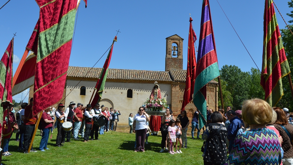 Sahag&uacute;n despliega su identidad y hace comarca en la romer&iacute;a que sabe a beso