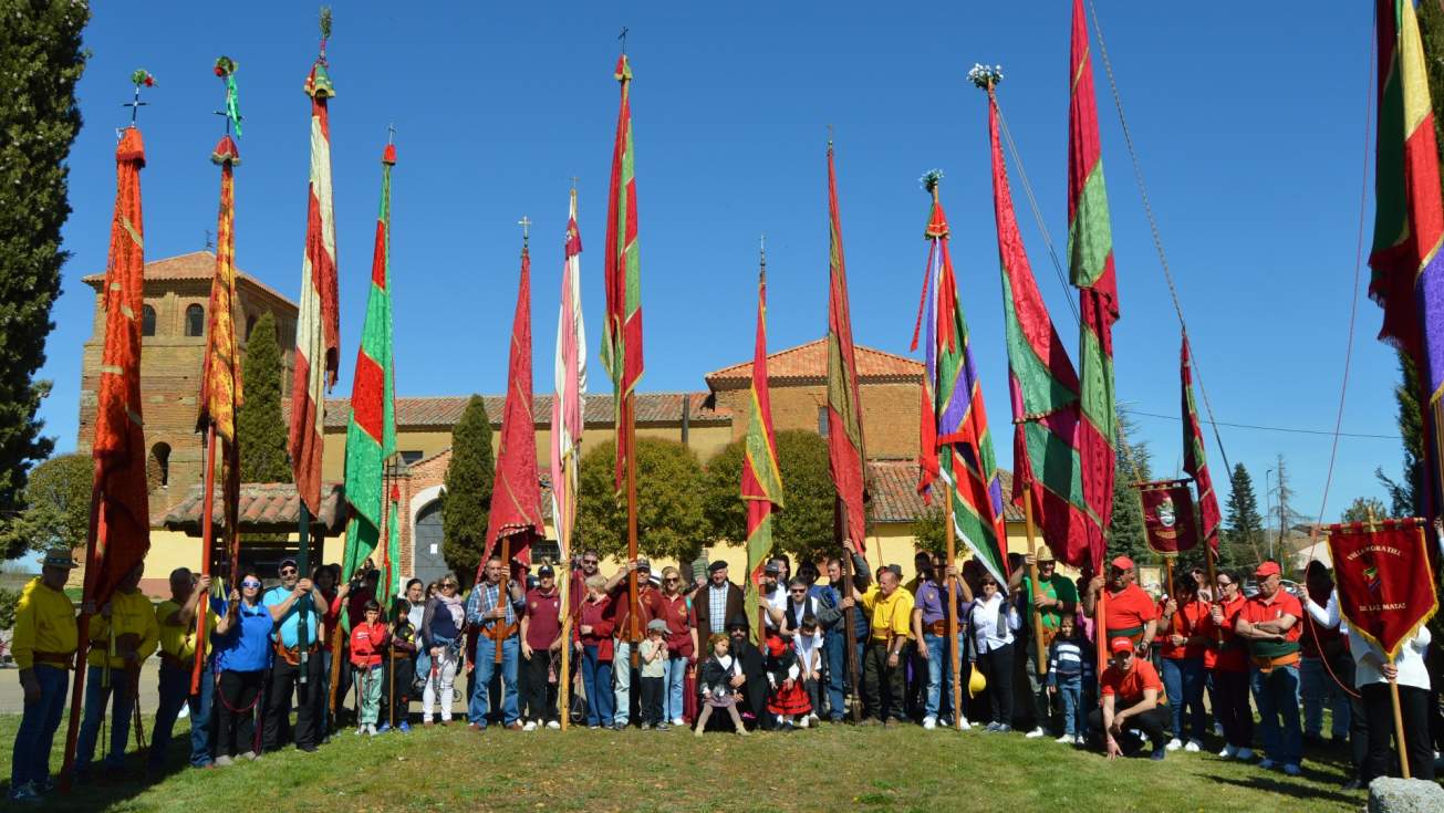 Calzadilla iza su historia al viento de la primavera