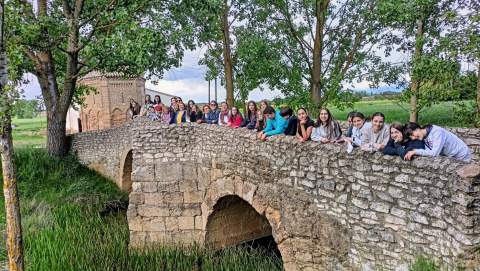Foto de familia en la ermita de la Virgen del Puente, en Sahagún