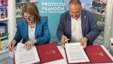 Álvarez Courel y la presidenta del Colegio Oficial de Farmacéuticos, Montserrat Ávila