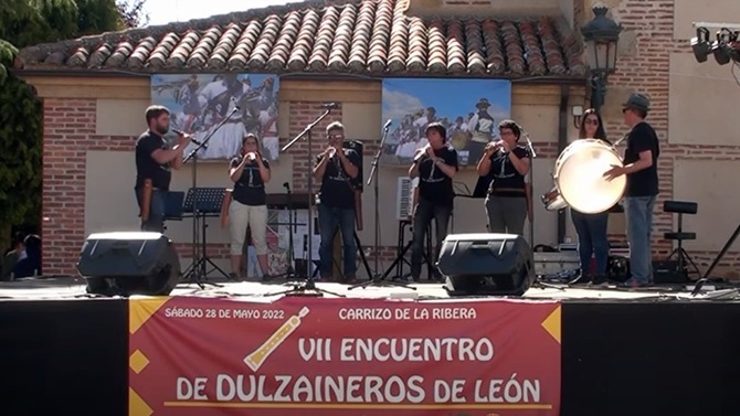 Vallecillo se consagra como capital de la tradici&oacute;n musical leonesa en el XI Encuentro de Dulzaineros