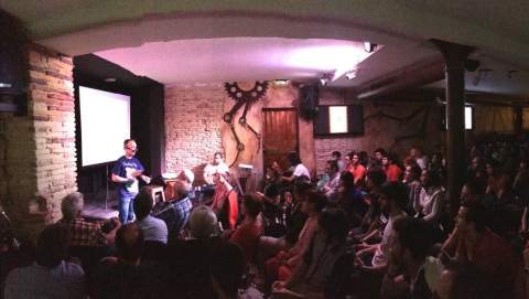 Del laboratorio a la barra: Pint of Science recala en el bar Metro de Sahagún