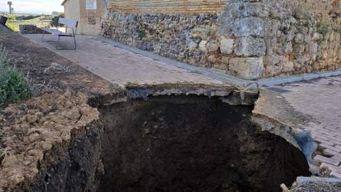 Un nuevo hundimiento en las bodegas subterráneas vuelve a amenazar la estabilidad de la torre de Villamoratiel de las Matas