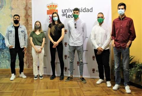 Javier Fernández Tejerina, primero por la izquierda