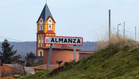 Almanza recibe una subvención de 100.000 euros para la compra y adecuación de tres viviendas de alquiler social