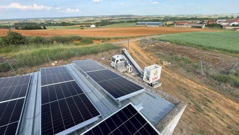 Villamartín de Don Sancho apuesta por el autoconsumo con la instalación de placas solares en sus edificios públicos