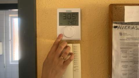 Salas de espera a 28 grados y consultas a 35 en el Centro de Salud de Sahagún: 