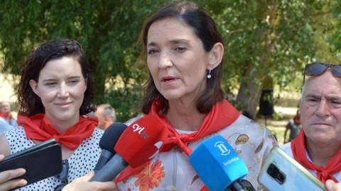 La ministra, Reyes Maroto, esta mañana, en Calzadilla de los Hermanillos