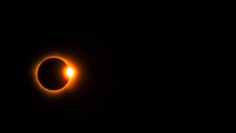 Villamuñío acoge una charla para aprender a contemplar con seguridad el gran eclipse de agosto