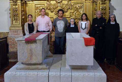 Personal de la Notaría local, representantes del cenobio, del Ayuntamiento, del Obispado y el propio escultor fueron los testigos