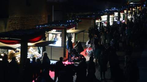 El Ayuntamiento de Almanza busca artesanos y comerciantes para los diez puestos de su mercado navideño