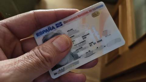 El equipo móvil de la Policía de León vuelve a Sahagún para atender las renovaciones del DNI y el pasaporte