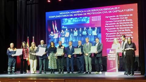Las agrupaciones de Protección Civil de Sahagún y Almanza reciben una mención honorífica por su labor ante los incendios