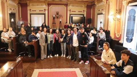 Recepción en el Ayuntamiento de Orense a estudiantes de Sahagún y Ciudad Real, que visitan la ciudad en un intercambio