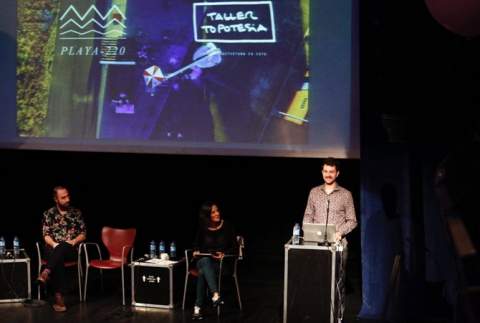 Javier Martínez, de Taller Topotesia, en la presentación del proyecto Playa-220