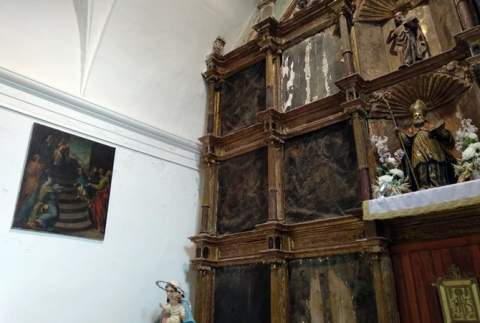 El retablo está tan afectado que el lienzo no ha podido reintegrarse