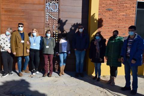 La alcaldesa (2D), junto a docentes y participantes del curso