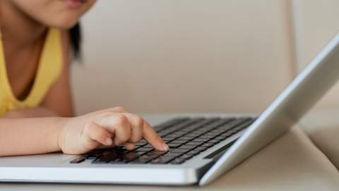 La Junta convoca ayudas de hasta 225 euros por alumno para la compra de portátiles y tabletas con una finalidad educativa