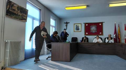 El PSOE abandona el Pleno de Sahagún anunciando que denunciará la sesión por errores de forma