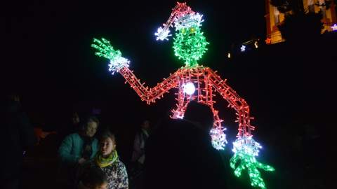 En Almanza, la Navidad se mide en metros de altura y destellos LED