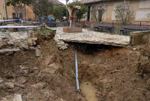 Fuga de agua en la plazuela