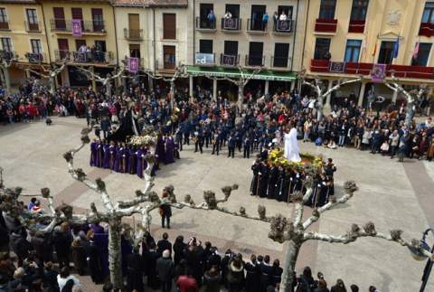 El Pleno del Ayuntamiento de Sahagún aprobó esta mañana por unanimidad solicitar ante la Secretaría de Estado de Turismo la declaración de Fiesta de Interés Turístico Nacional a favor de la Semana Santa