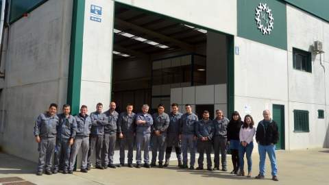 Foto de familia de la plantilla de Mecanizados Ant&oacute;n