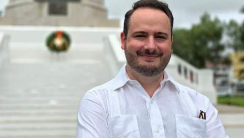 El diplomático Mario Crespo reflexiona en Sahagún sobre las bases de la democracia en España y Latinoamérica